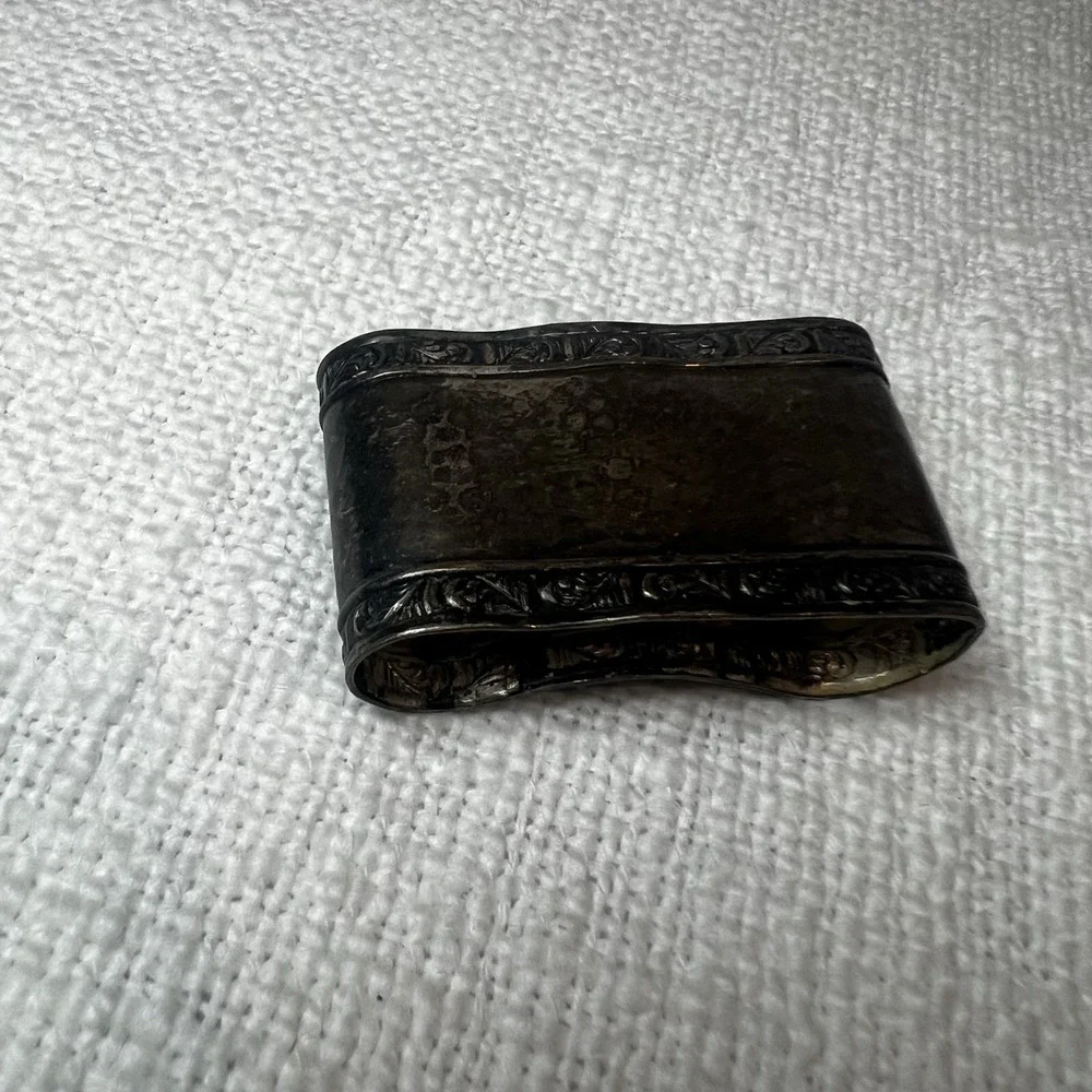 Vintage Silver Patina Hammered Detail‎ Edging Napkin Holder Antique Tablescape